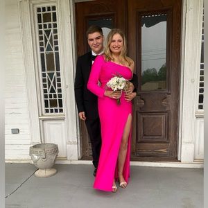 Selling prom dress, WORN ONCE, it is in very good condition.